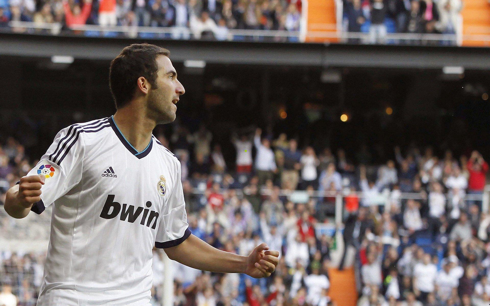 海星体育_37岁莱万关键一击定胜负！切尔西主场激战巴萨，欧冠客场进球规则再成焦点