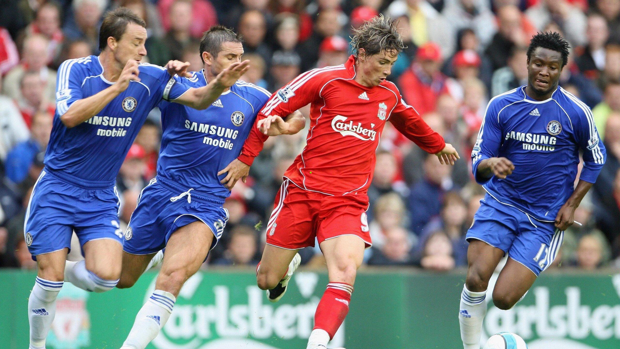 昔日佛罗里达同袍赛场再聚首 理查德与小克莱顿赛後深情交换签名战袍